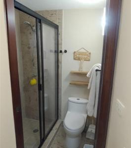 Koupelna v ubytování Cozy home!! Private Pool, 2R,3B