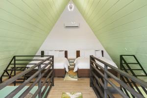 Postel nebo postele na pokoji v ubytování Junglo Resort and Spa + 37 fotografií