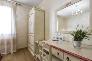 Koupelna v ubytování Morpheo Rooms + 37 fotografií