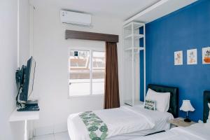 Ένα ή περισσότερα κρεβάτια σε δωμάτιο στο RedDoorz at Tienery Guest House +9 φωτογραφίες