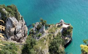 an aerial view of a mountain with the ocean at Vida Boa in El Dueso
