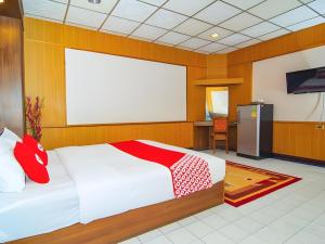 Postel nebo postele na pokoji v ubytování OYO 534 Phasuk Hotel