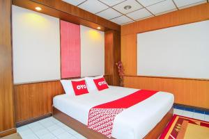Postel nebo postele na pokoji v ubytování OYO 534 Phasuk Hotel