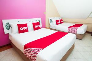 Postel nebo postele na pokoji v ubytování OYO 534 Phasuk Hotel