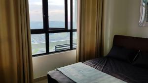 Katil atau katil-katil dalam bilik di Alyssa Conezion Suite Golf View 3R near IOI City