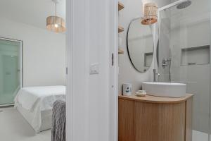 a bathroom with a sink and a mirror at Casa Dina in Golfo Aranci