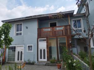 a house with white and blue at Rim Ferienwohnung in Lauchhammer mit Balkon in Lauchhammer