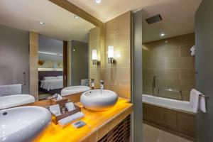 Kupatilo u objektu Hyatt Regency Kinabalu