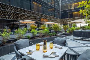 เครื่องดื่มที่ AlRayyan Hotel Doha, Curio Collection by Hilton