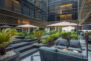 พื้นที่นั่งเล่นของ AlRayyan Hotel Doha, Curio Collection by Hilton