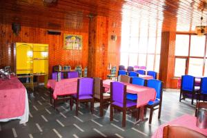 Restaurace v ubytování Hotel The Hadimba Palace, Manali