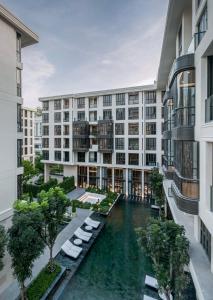 an aerial view of a building with a courtyard at Luxury Japanese Onsen Reserve - Bangkok in Bangkok