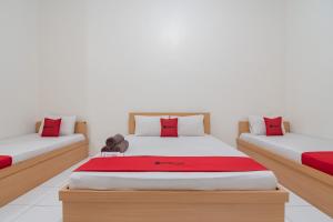 Postel nebo postele na pokoji v ubytování RedDoorz near Universitas Siliwangi Tasikmalaya