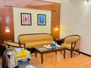 Area soggiorno di Hotel The Grand Manali - A River and Mountain View Resort, Manali #Private Parking #GYM