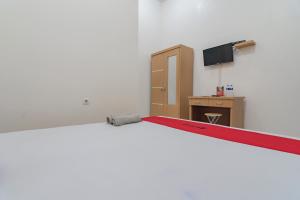 Postel nebo postele na pokoji v ubytování RedDoorz near Universitas Siliwangi Tasikmalaya
