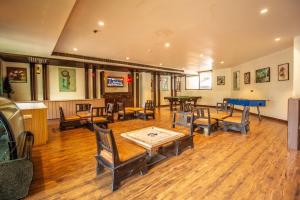 Area soggiorno di Hotel The Grand Manali - A River and Mountain View Resort, Manali #Private Parking #GYM