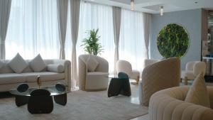 Гостиная зона в Royal Grand Suite Hotel