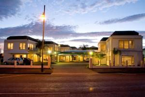 a building with a street light in a parking lot at Pacific Harbour Motor Inn in Gisborne