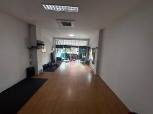 Fotografie z fotogalerie ubytování English owned Homestay and Yoga v destinaci Chalong