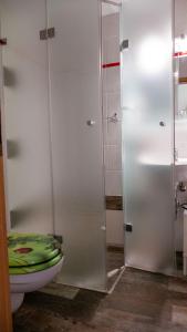 Ένα μπάνιο στο Pension Moritz unterm Storchennest -16303 Schwedt,Schwedter Allee1