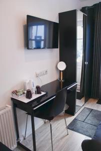 a desk with a chair in a room at Miller House Courtyard in Ayr