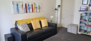 Posezení v ubytování Home Away from Home - Waitaki Lakes Apartment A5 + 11 fotografií