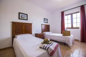 Łóżko lub łóżka w pokoju w obiekcie Villas & Apartamentos Tao Mazo