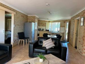 Posezení v ubytování Kalbarri Holiday Villas C