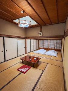 Katil atau katil-katil dalam bilik di Temple Hotel Kubonobo 宿坊 窪之坊