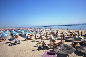 A beach at or near a szállodákat