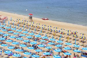 A beach at or near a szállodákat