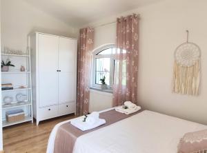 Postel nebo postele na pokoji v ubytování Villa Alexia