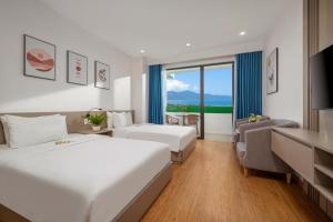 Postel nebo postele na pokoji v ubytování ELC Da Nang Hotel