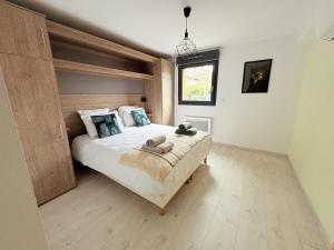 a bedroom with a bed and a window at Sweet Escape et Spa in Turckheim