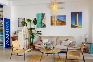 A seating area at Hotel Donna Rosa