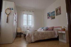a bedroom with a bed and a window at La Casa di Caterina in Peschici