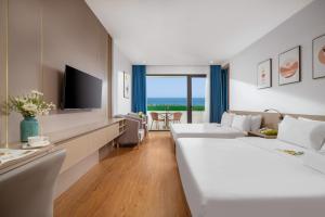 Postel nebo postele na pokoji v ubytování ELC Da Nang Hotel