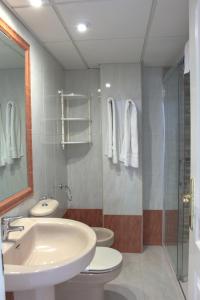 Łazienka w obiekcie Apartamentos Topacio Unitursa