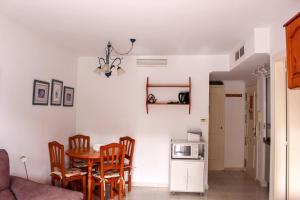 Kuchnia lub aneks kuchenny w obiekcie Apartamentos Topacio Unitursa