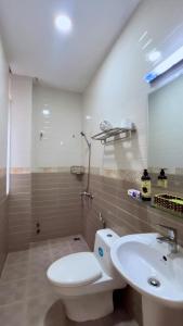 Koupelna v ubytování Dang Uyen 1 Hotel