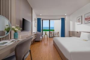 Postel nebo postele na pokoji v ubytování ELC Da Nang Hotel
