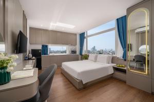 Postel nebo postele na pokoji v ubytování ELC Da Nang Hotel