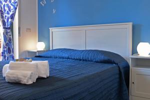 A bed or beds in a room at Hotel Donna Rosa