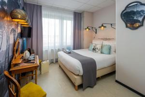 Postel nebo postele na pokoji v ubytování Hôtel Le Grand Barnum