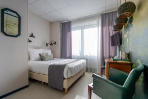 Postel nebo postele na pokoji v ubytování Hôtel Le Grand Barnum