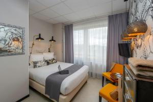 Postel nebo postele na pokoji v ubytování Hôtel Le Grand Barnum