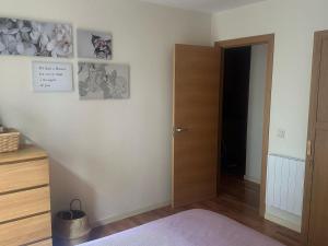 a room with a closet and a door with pictures on the wall at Winahost Apartamento Temporal Esterri d'Àneu in Esterri d'Àneu