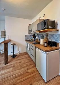 A cozinha ou kitchenette de Das Jaartn - Boardinghouse Appartements & Ferienwohnung