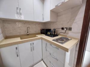 Kuchyň nebo kuchyňský kout v ubytování قمم النماص 2 Qimam alnamas