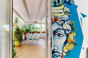 A restaurant or other place to eat at Hotel Donna Rosa